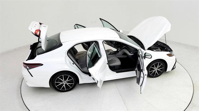 Photo of 2023 White Toyota Camry