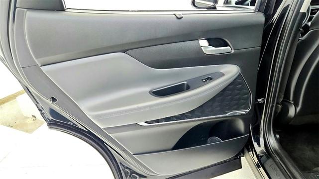 Photo of 2023 Black Hyundai SANTA FE