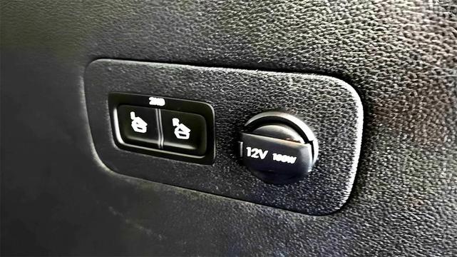 Photo of 2023 Black Hyundai SANTA FE