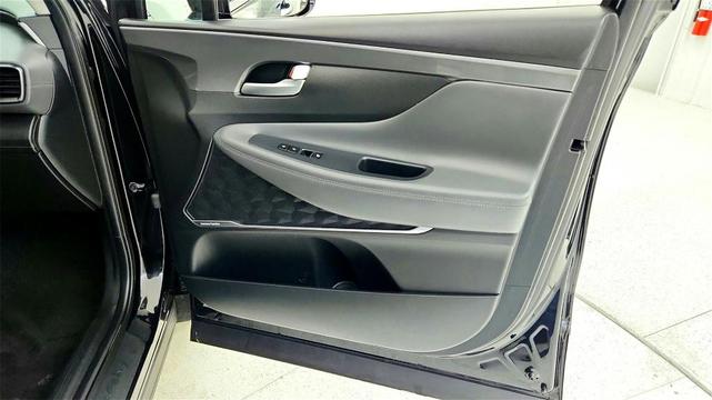 Photo of 2023 Black Hyundai SANTA FE