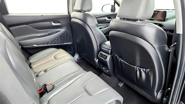 Photo of 2023 Black Hyundai SANTA FE