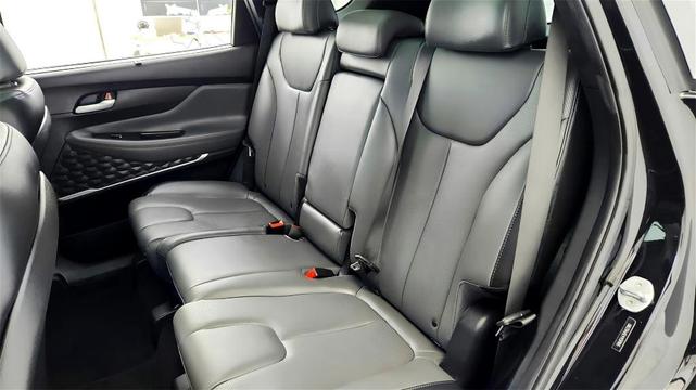 Photo of 2023 Black Hyundai SANTA FE