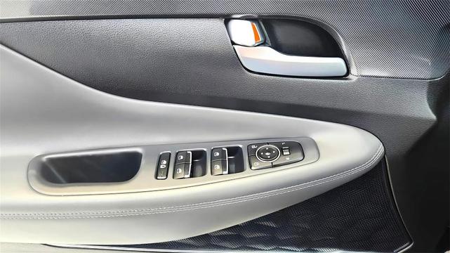 Photo of 2023 Black Hyundai SANTA FE