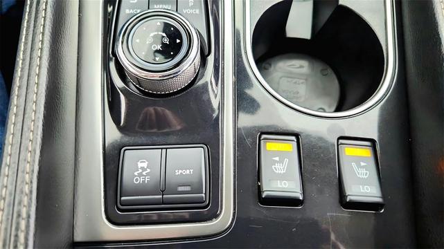 Photo of 2023 White Nissan Maxima