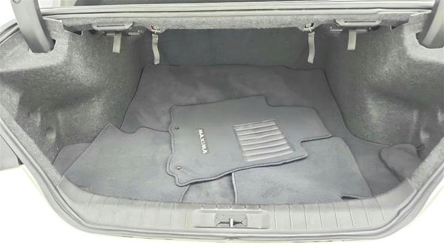 Photo of 2023 White Nissan Maxima