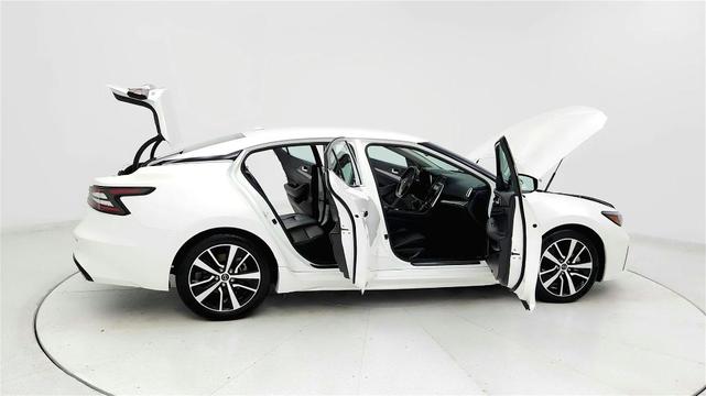 Photo of 2023 White Nissan Maxima