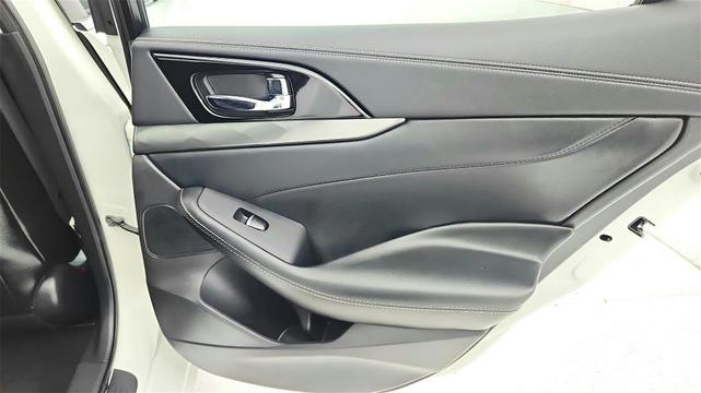 Photo of 2023 White Nissan Maxima