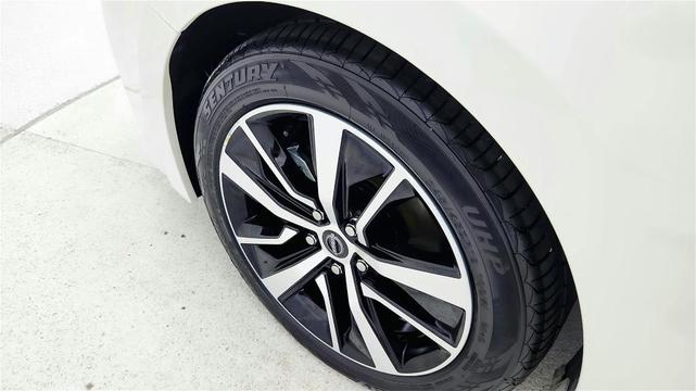Photo of 2023 White Nissan Maxima