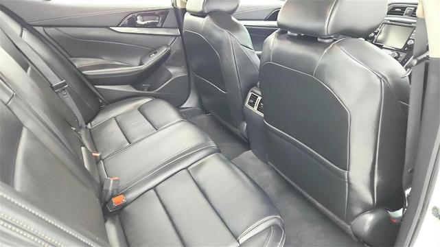 Photo of 2023 White Nissan Maxima