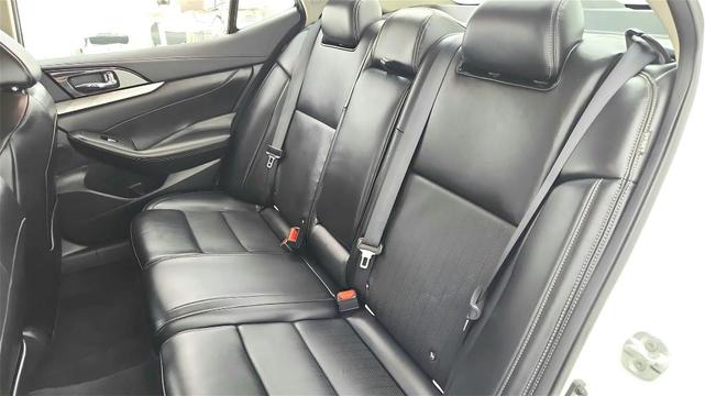 Photo of 2023 White Nissan Maxima