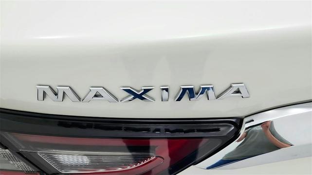 Photo of 2023 White Nissan Maxima