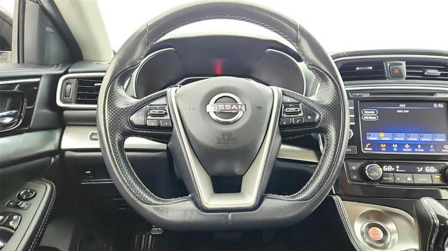 Photo of 2023 White Nissan Maxima