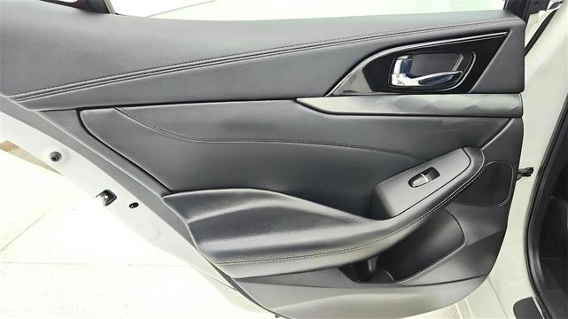 Photo of 2023 White Nissan Maxima
