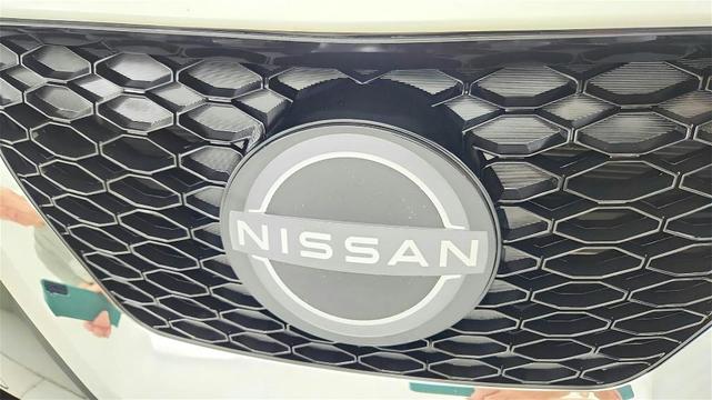 Photo of 2023 White Nissan Maxima