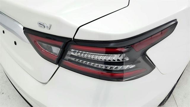 Photo of 2023 White Nissan Maxima
