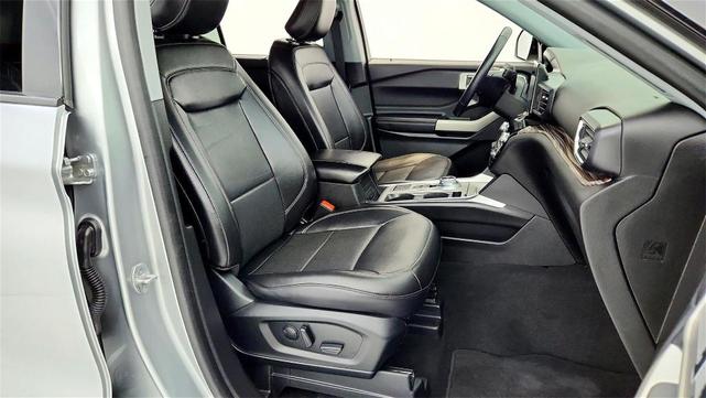 Photo of 2023 Silver Ford Explorer
