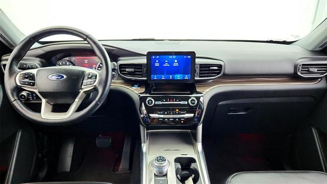 Photo of 2023 Silver Ford Explorer