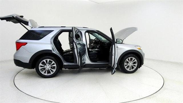 Photo of 2023 Silver Ford Explorer