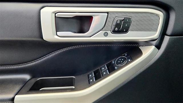 Photo of 2023 Silver Ford Explorer