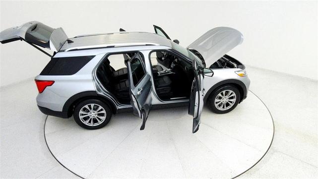 Photo of 2023 Silver Ford Explorer