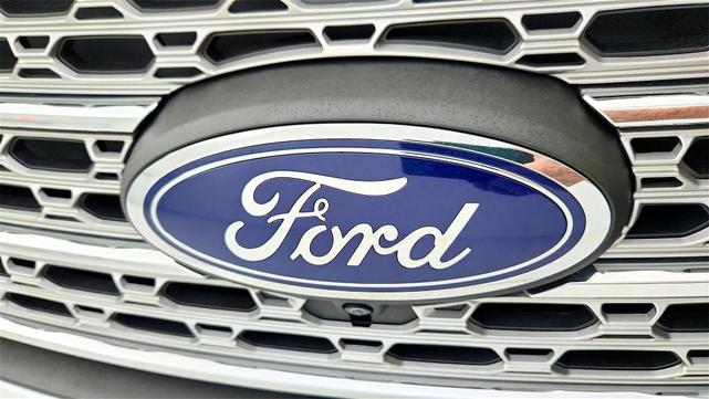 Photo of 2023 Silver Ford Explorer