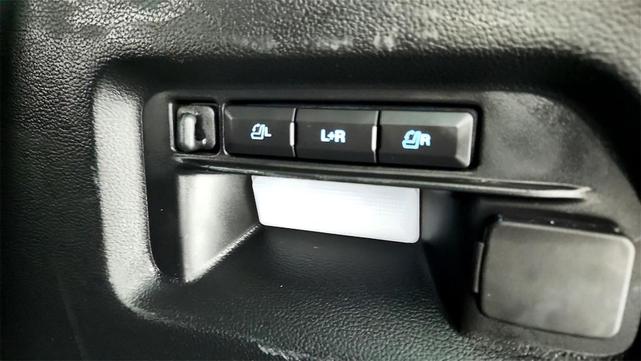 Photo of 2023 Silver Ford Explorer