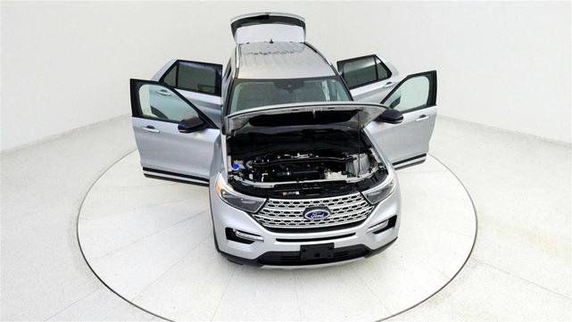 Photo of 2023 Silver Ford Explorer