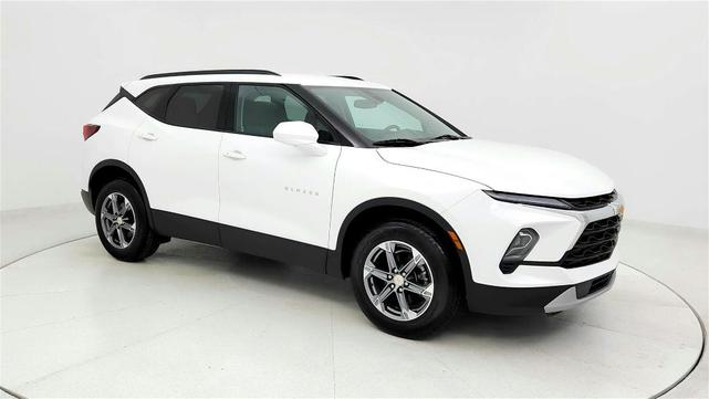 Photo of 2023 White Chevrolet Blazer