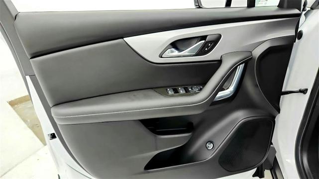 Photo of 2023 White Chevrolet Blazer