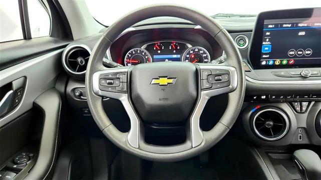 Photo of 2023 White Chevrolet Blazer