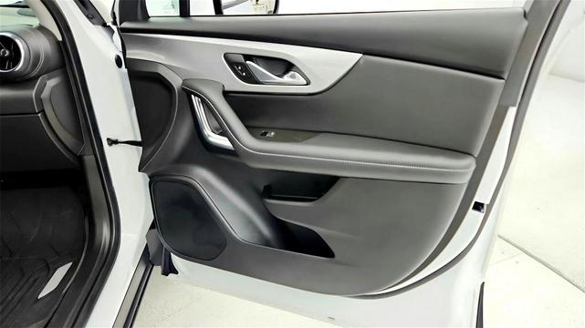 Photo of 2023 White Chevrolet Blazer