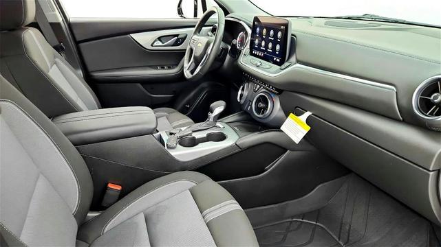 Photo of 2023 White Chevrolet Blazer