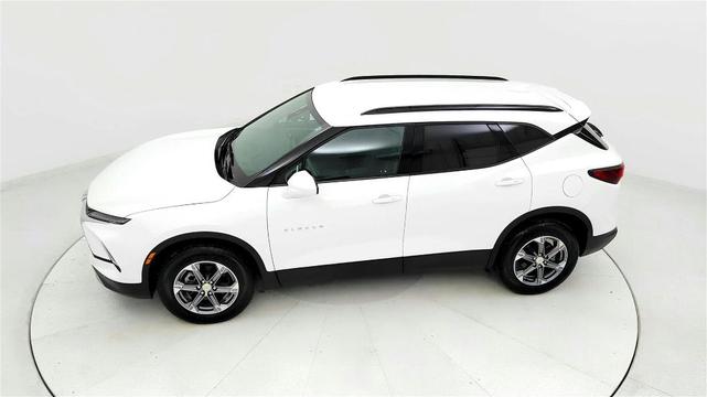 Photo of 2023 White Chevrolet Blazer
