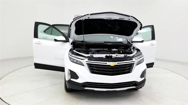 Photo of 2024 White Chevrolet Equinox