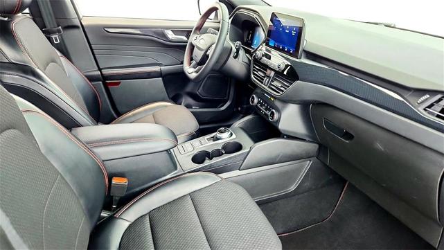 Photo of 2023 Silver Ford Escape
