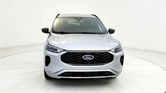 Photo of 2023 Silver Ford Escape