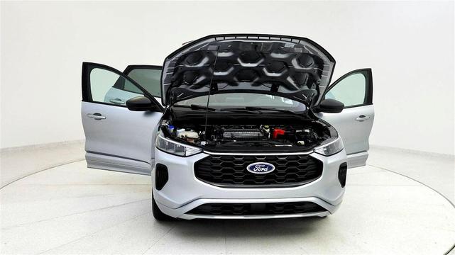 Photo of 2023 Silver Ford Escape