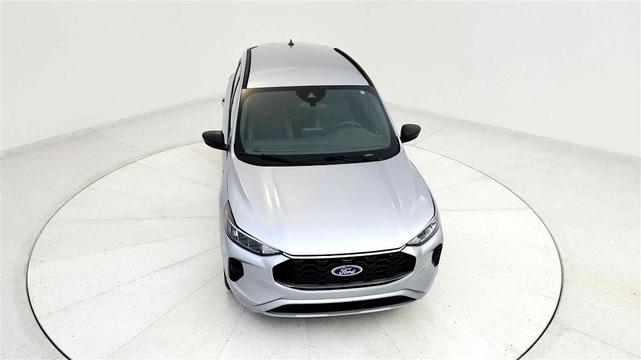 Photo of 2023 Silver Ford Escape