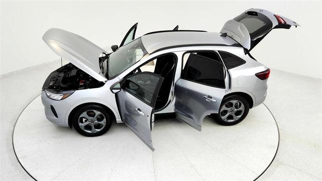 Photo of 2023 Silver Ford Escape