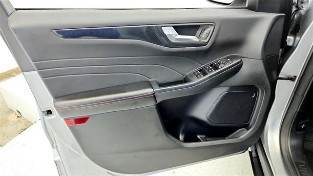 Photo of 2023 Silver Ford Escape