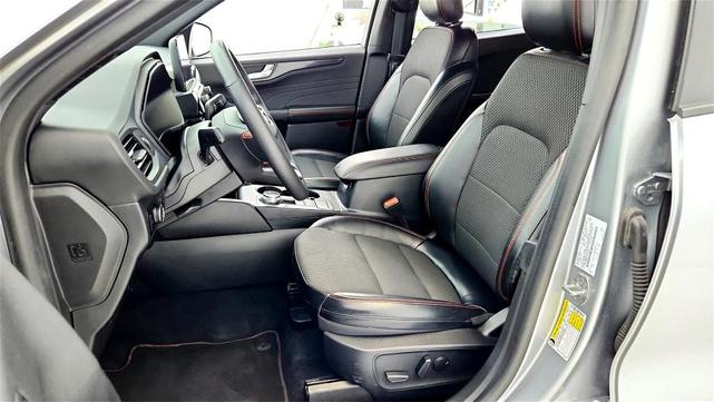 Photo of 2023 Silver Ford Escape