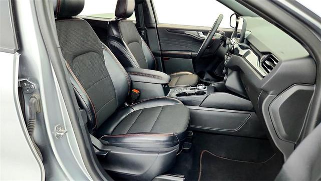 Photo of 2023 Silver Ford Escape
