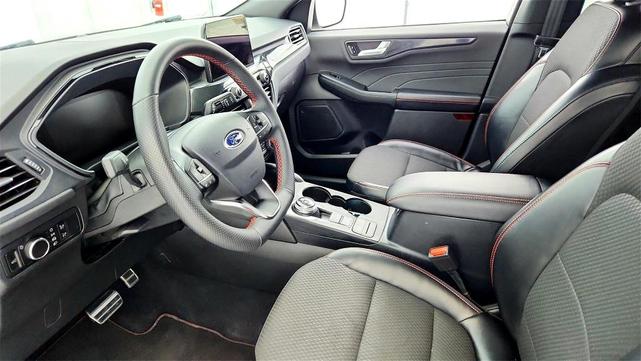 Photo of 2023 Silver Ford Escape