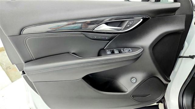 Photo of 2023 White Buick Envision