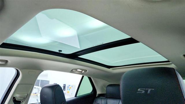 Photo of 2023 White Buick Envision