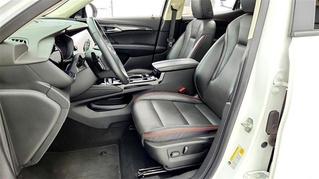 Photo of 2023 White Buick Envision