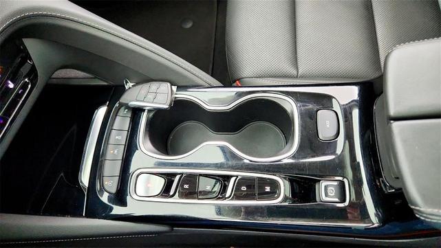 Photo of 2023 White Buick Envision