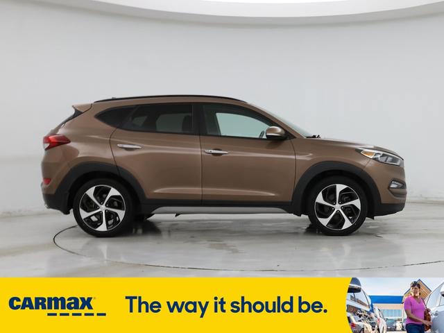Photo of 2017 Brown Hyundai TUCSON