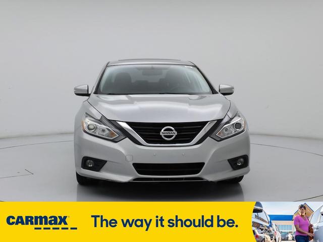 Photo of 2018 Silver Nissan Altima