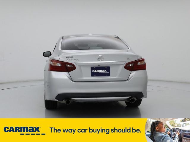 Photo of 2018 Silver Nissan Altima